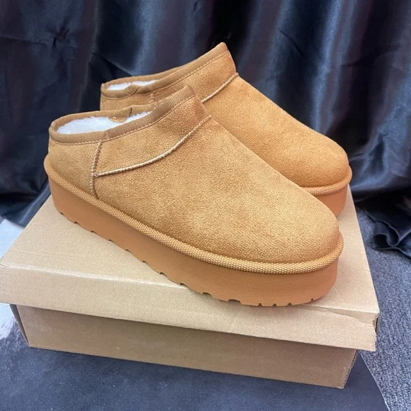 Tan Platform Winter Slides ❄️ - Picture 3 of 5